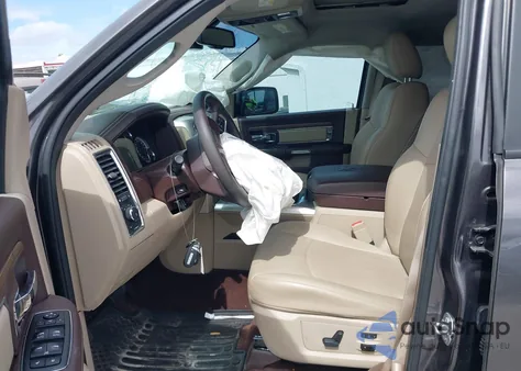 2017 Ram 1500 Laramie 4X4 5'7 Box z USA, uszkodzony, nr VIN 1C6RR7NT3HS787140